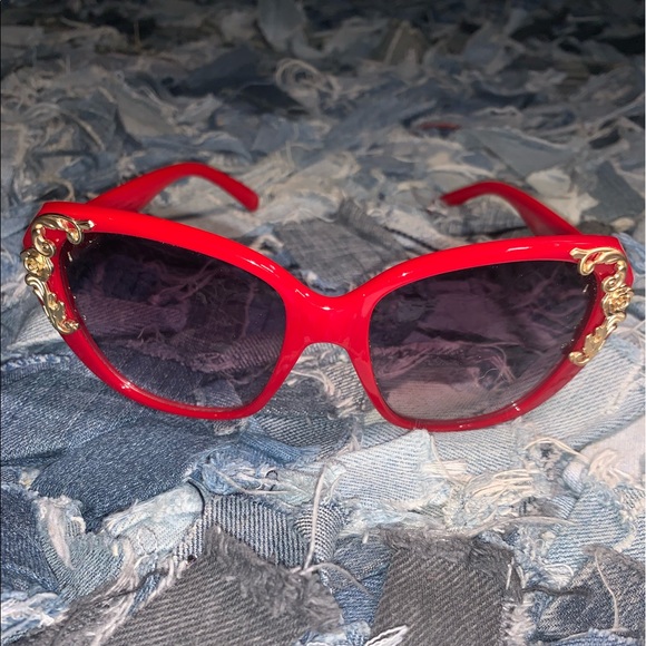 Sunglasses - Picture 2 of 5